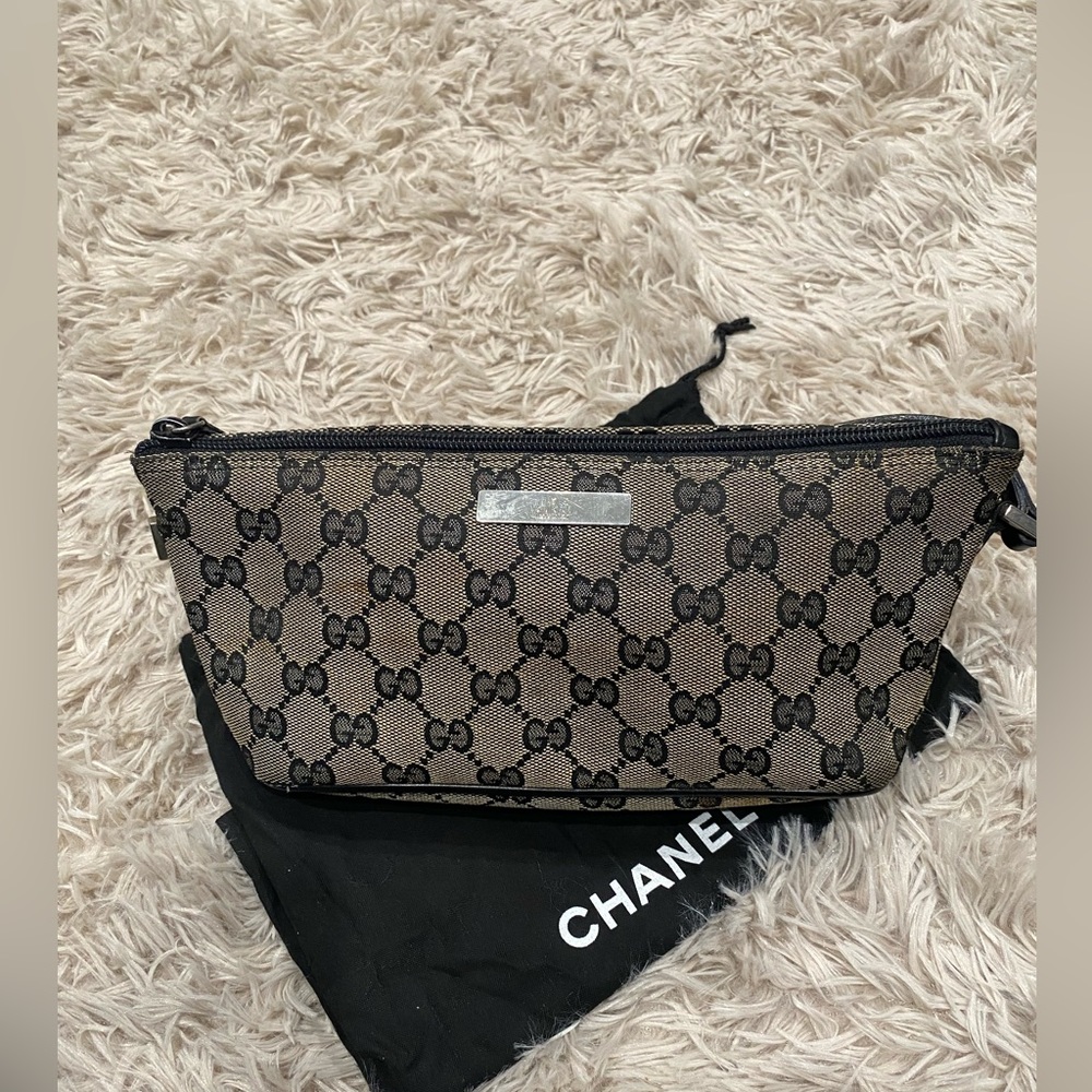 Gucci Pochette in Black